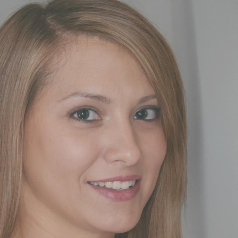 Elena Castellanos, Analista Financiera Senior en cuperionave